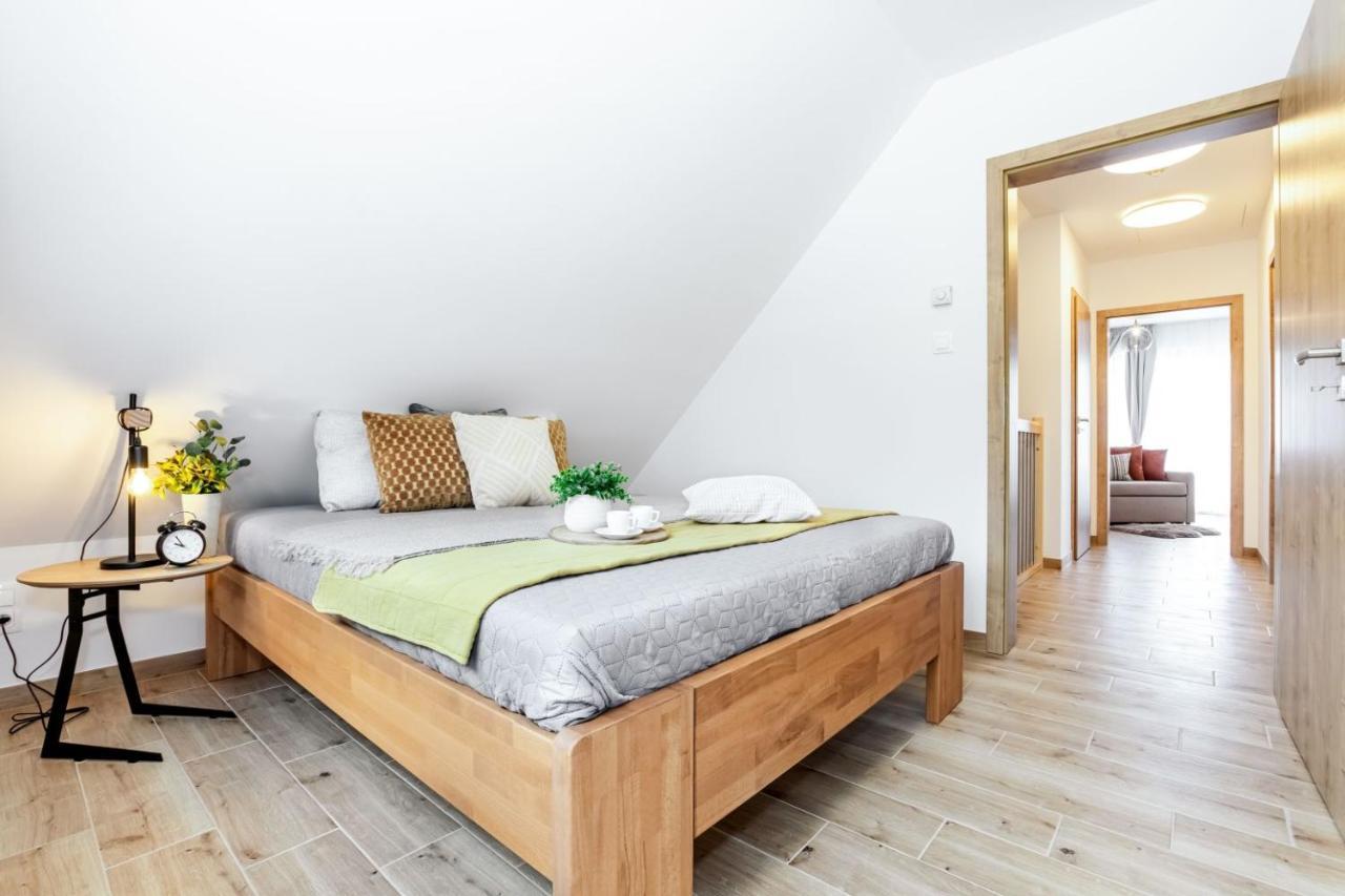 Apartmany Karlovy Dvory ฮอร์นี ปลานา ภายนอก รูปภาพ