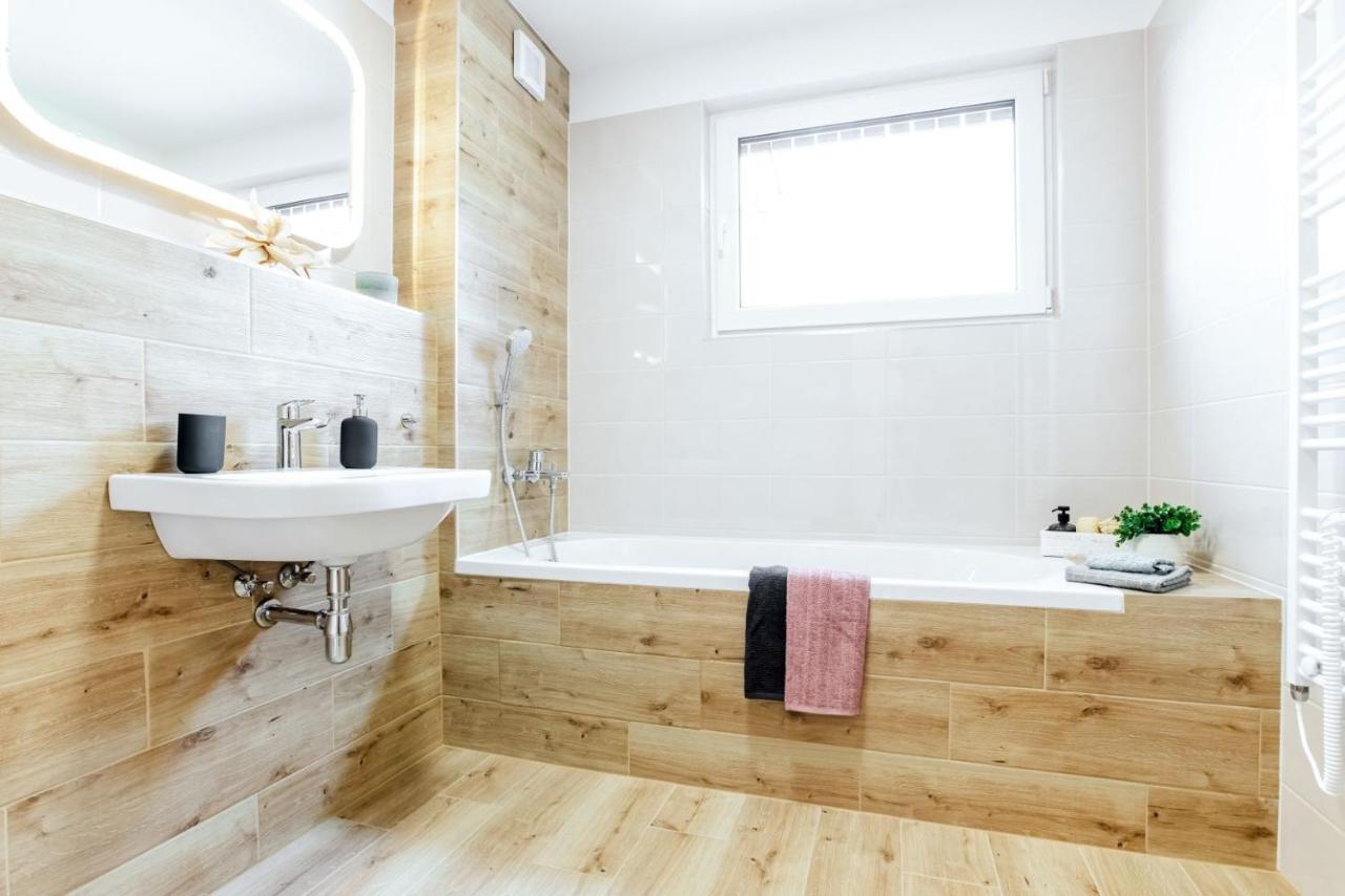 Apartmany Karlovy Dvory ฮอร์นี ปลานา ภายนอก รูปภาพ