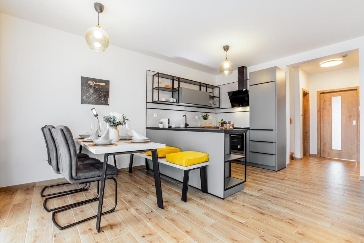 Apartmany Karlovy Dvory ฮอร์นี ปลานา ภายนอก รูปภาพ