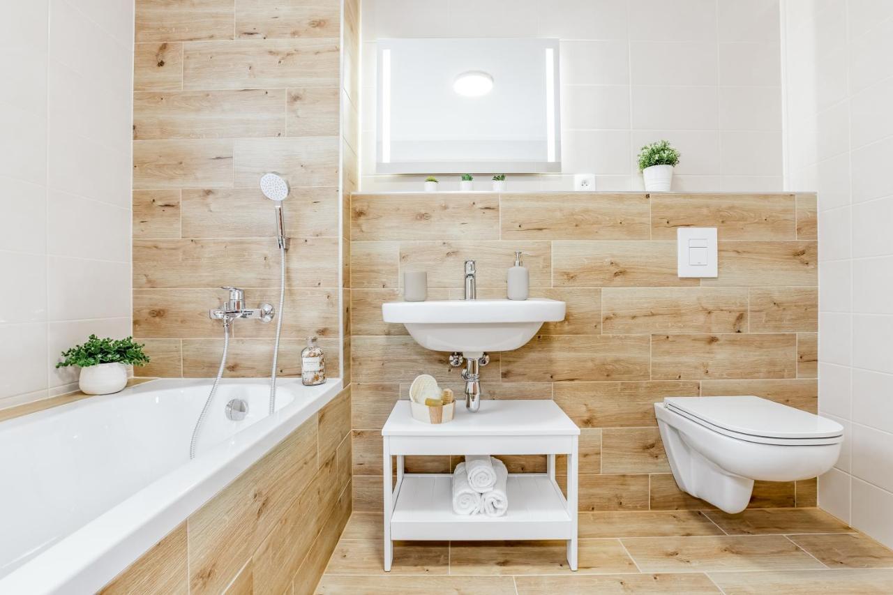 Apartmany Karlovy Dvory ฮอร์นี ปลานา ภายนอก รูปภาพ
