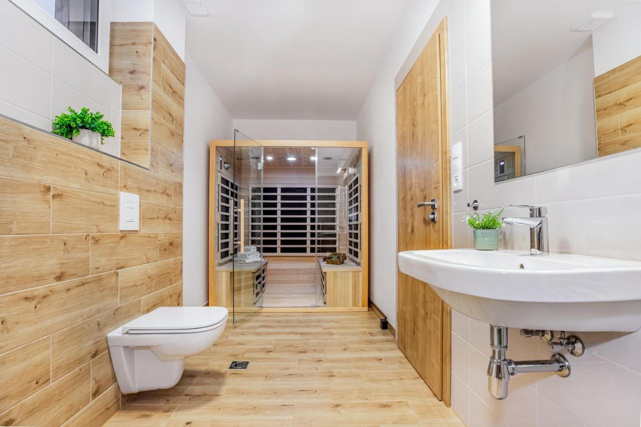 Apartmany Karlovy Dvory ฮอร์นี ปลานา ภายนอก รูปภาพ