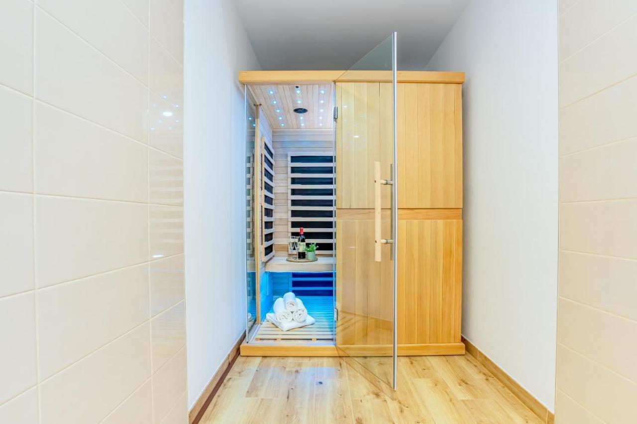 Apartmany Karlovy Dvory ฮอร์นี ปลานา ภายนอก รูปภาพ